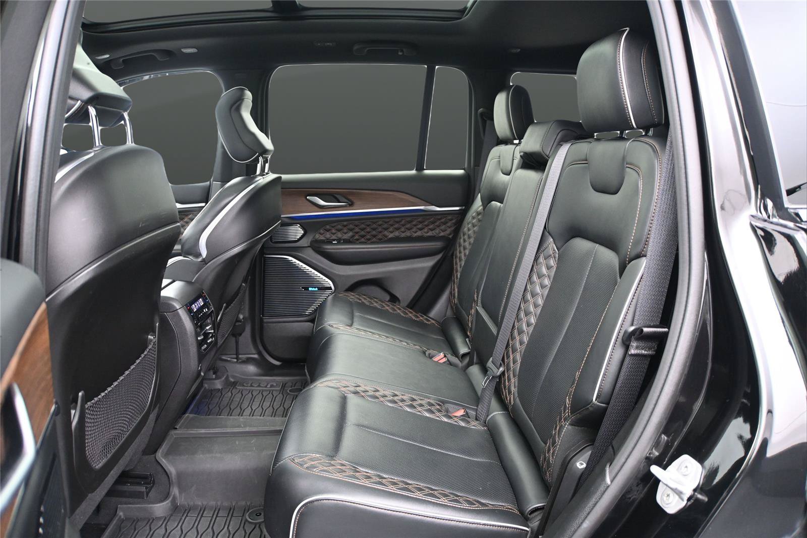 Used 2022 Jeep Grand Cherokee Summit AWD/4WD image 10