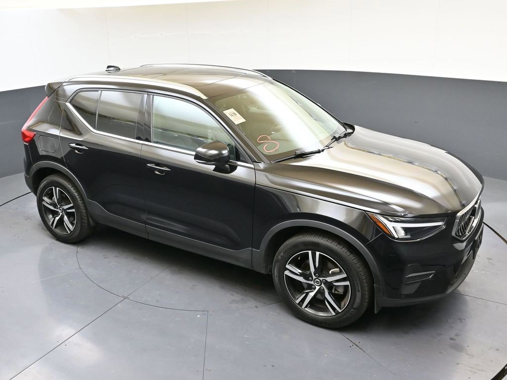 Certified 2025 Volvo XC40 B5 Core image 42