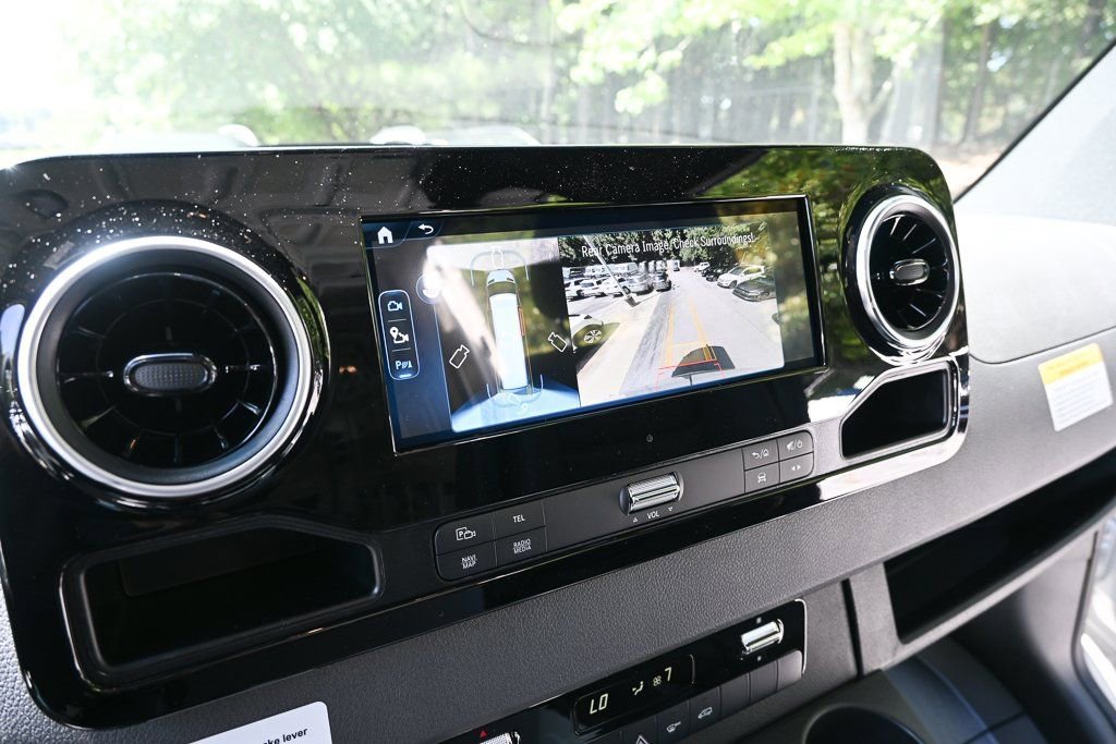 Used 2025 Mercedes-Benz Sprinter 2500 image 14