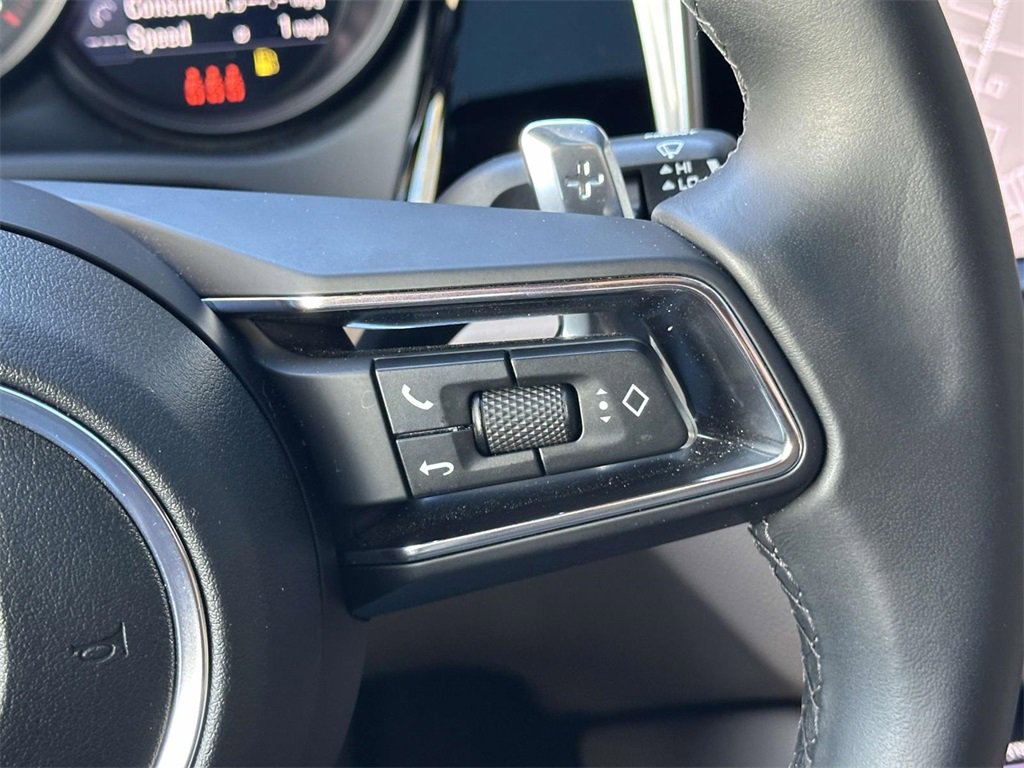 Used 2025 Porsche Macan image 23