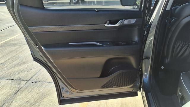 Used 2023 Hyundai Palisade Limited w/ Cargo Package image 24
