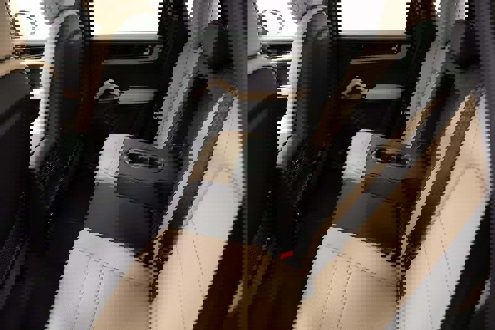 Certified 2025 Porsche Cayenne image 29