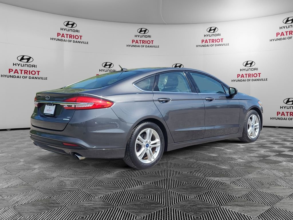 Used 2018 Ford Fusion SE FWD image 3
