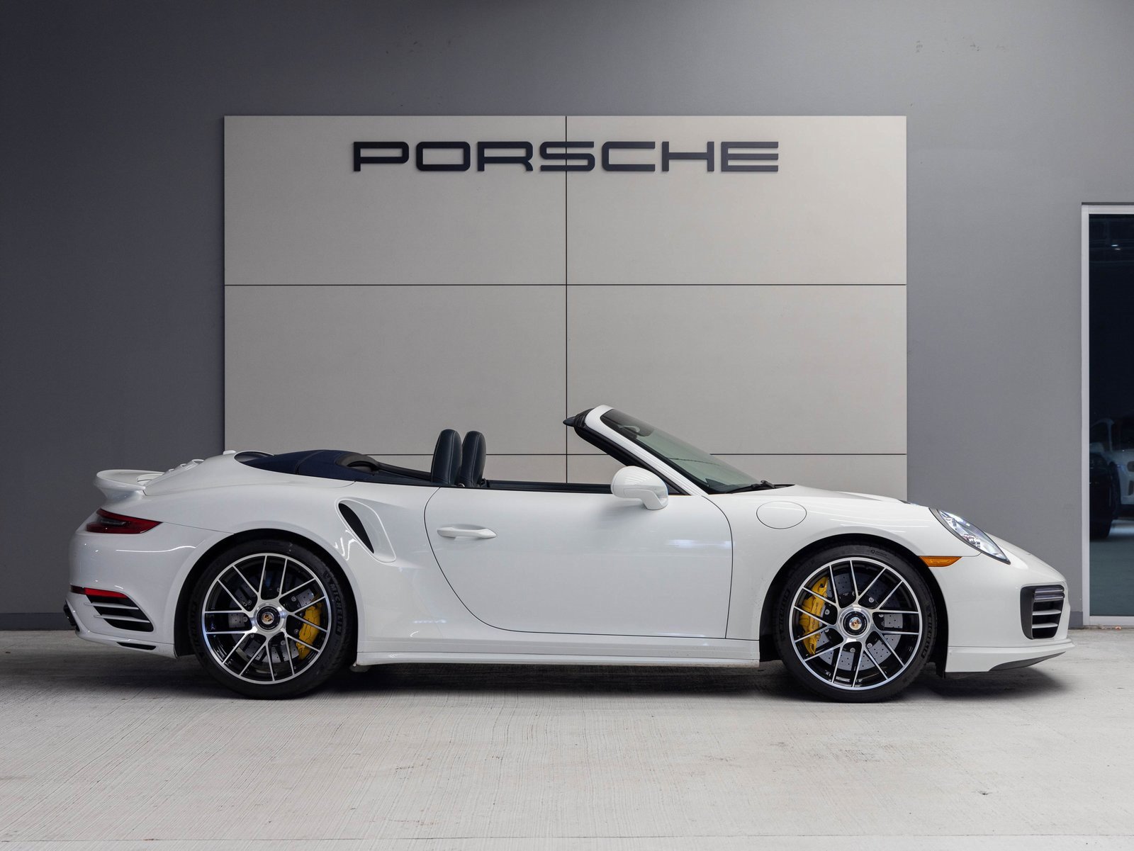 Used 2019 Porsche 911 Turbo S image 10