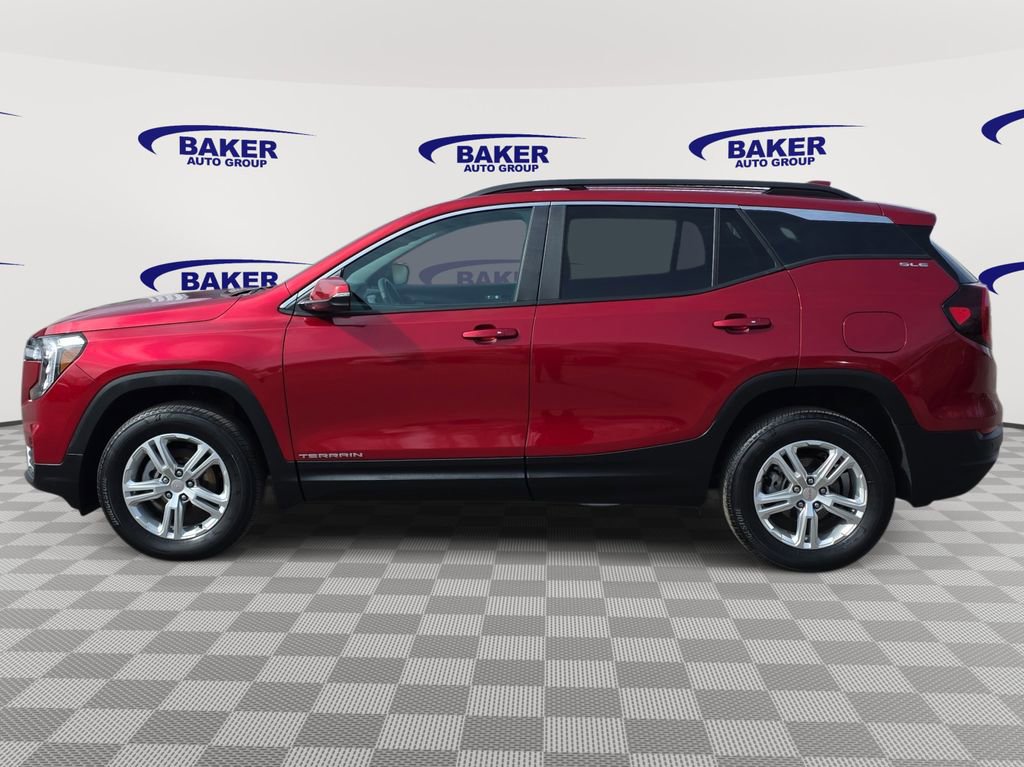 Used 2024 GMC Terrain SLE w/ Driver Convenience Package image 8