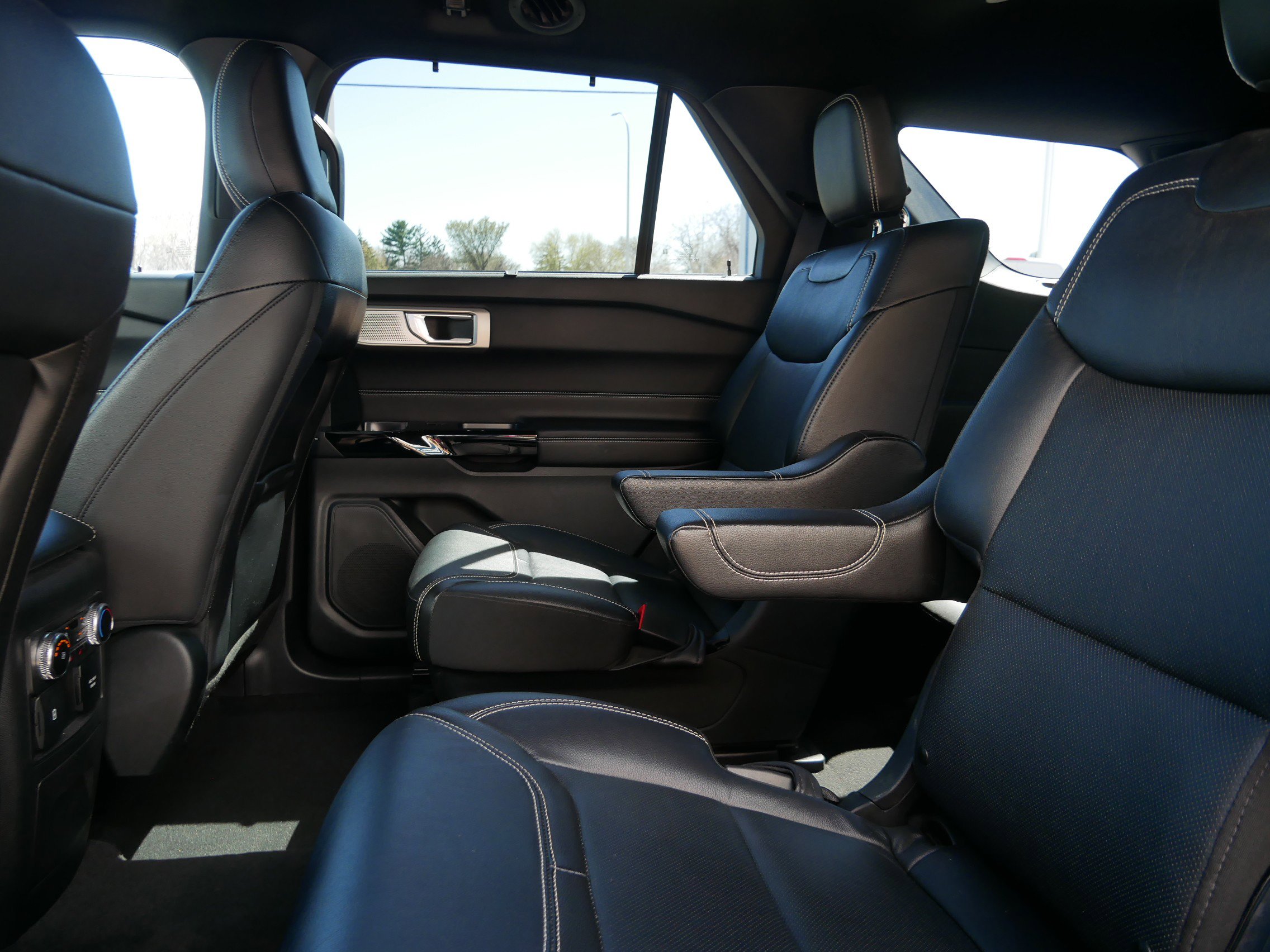 Certified 2023 Ford Explorer ST AWD/4WD image 7