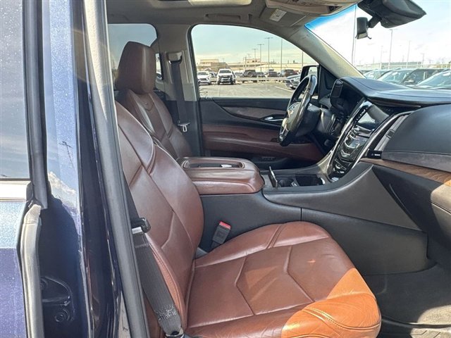 Used 2017 Cadillac Escalade Luxury image 27