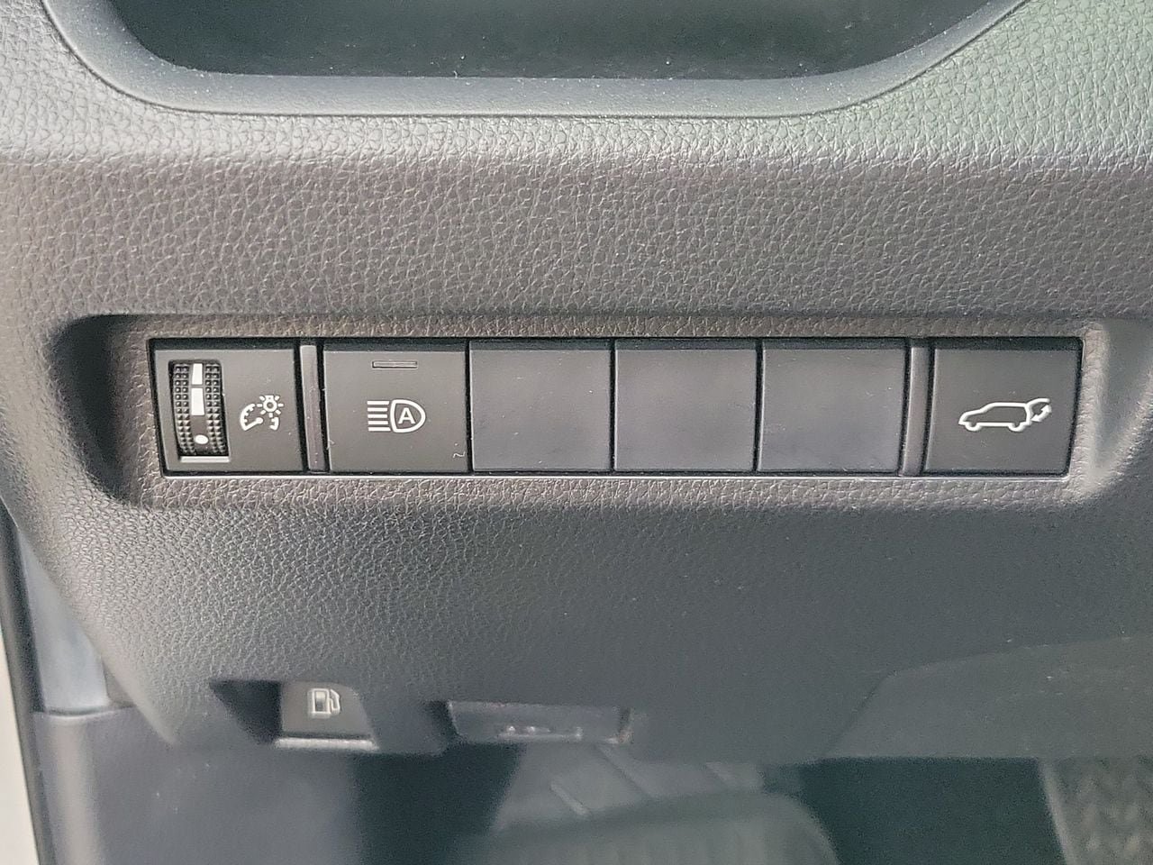 Used 2020 Toyota RAV4 XLE w/ Convenience Package AWD/4WD image 31