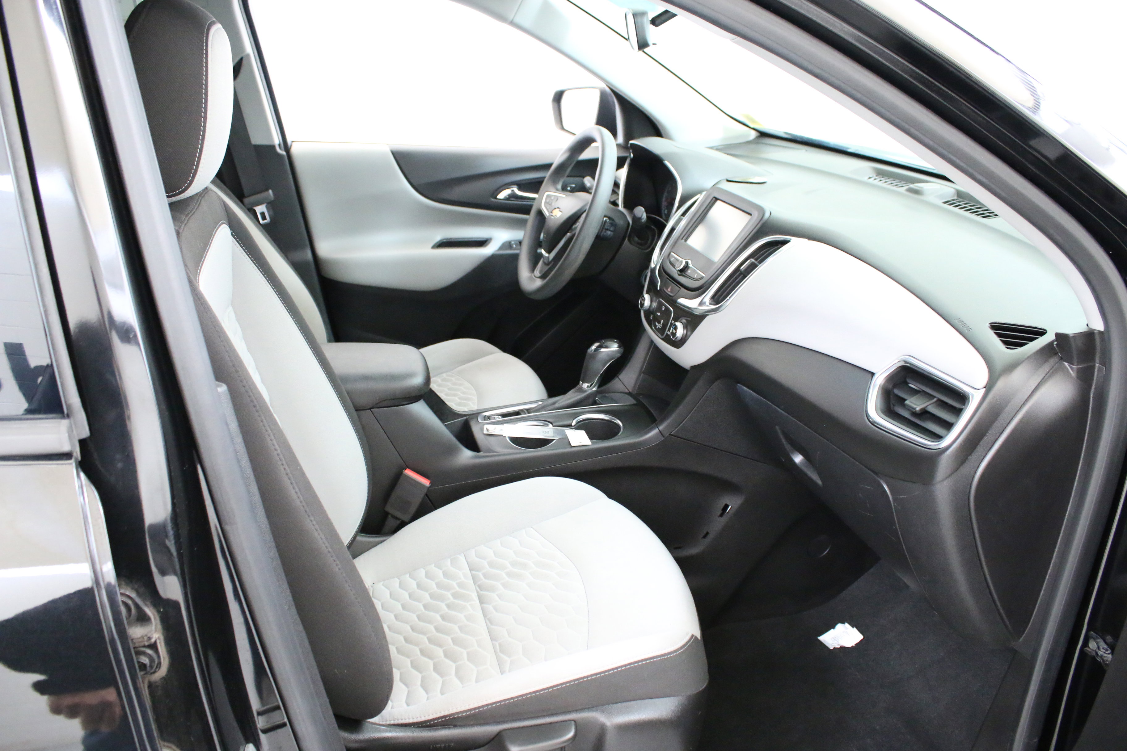 Used 2018 Chevrolet Equinox LS FWD image 29