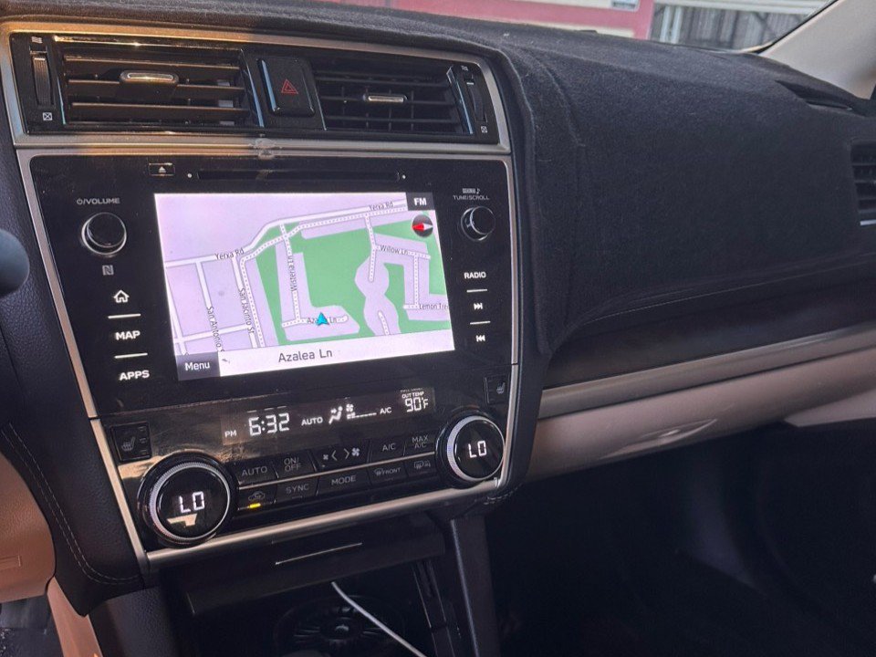 Used 2019 Subaru Outback 2.5i Limited AWD/4WD image 3