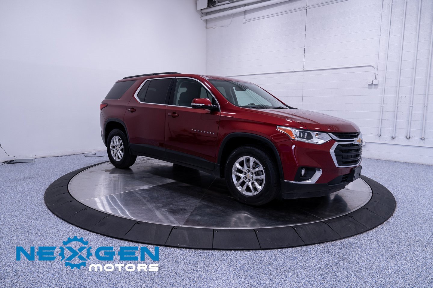 Used 2020 Chevrolet Traverse LT image 2