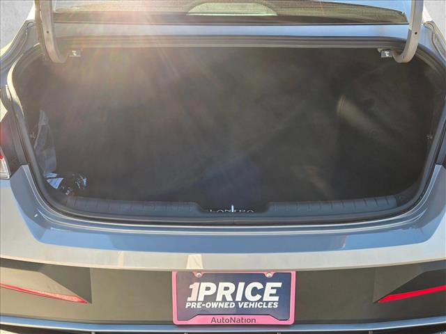 Used 2025 Hyundai Elantra SE image 6