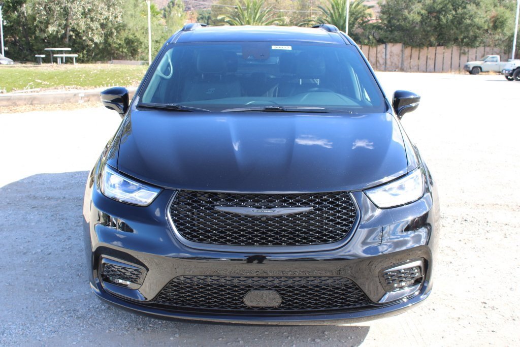 New 2026 Chrysler Pacifica Select w/ S Appearance Package image 2