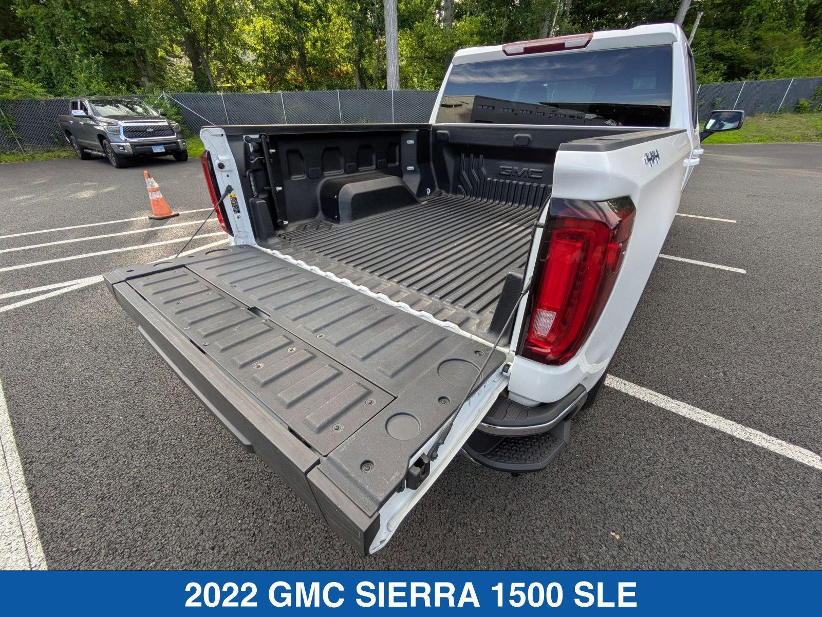 Used 2022 GMC Sierra 1500 SLE image 34