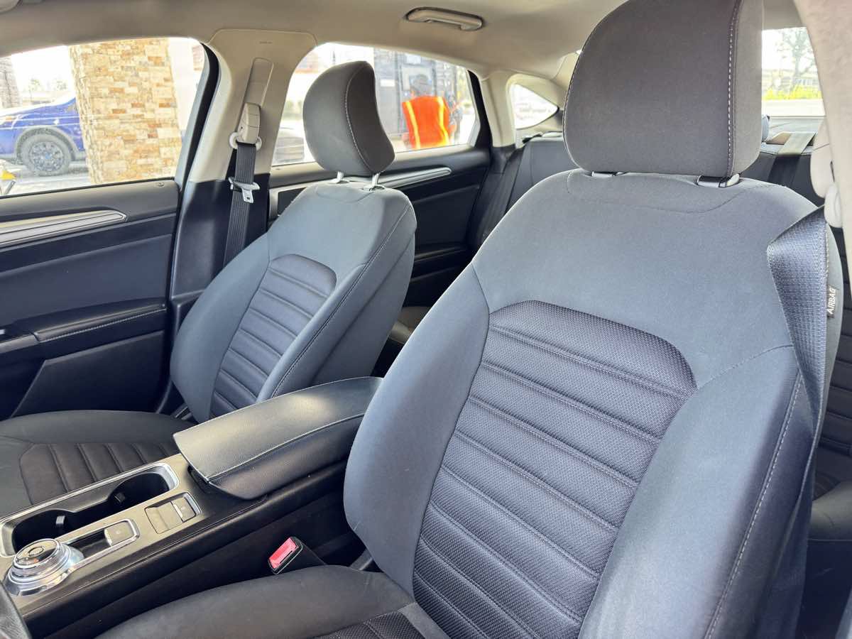 Used 2017 Ford Fusion SE w/ Fusion SE Technology Package FWD image 34