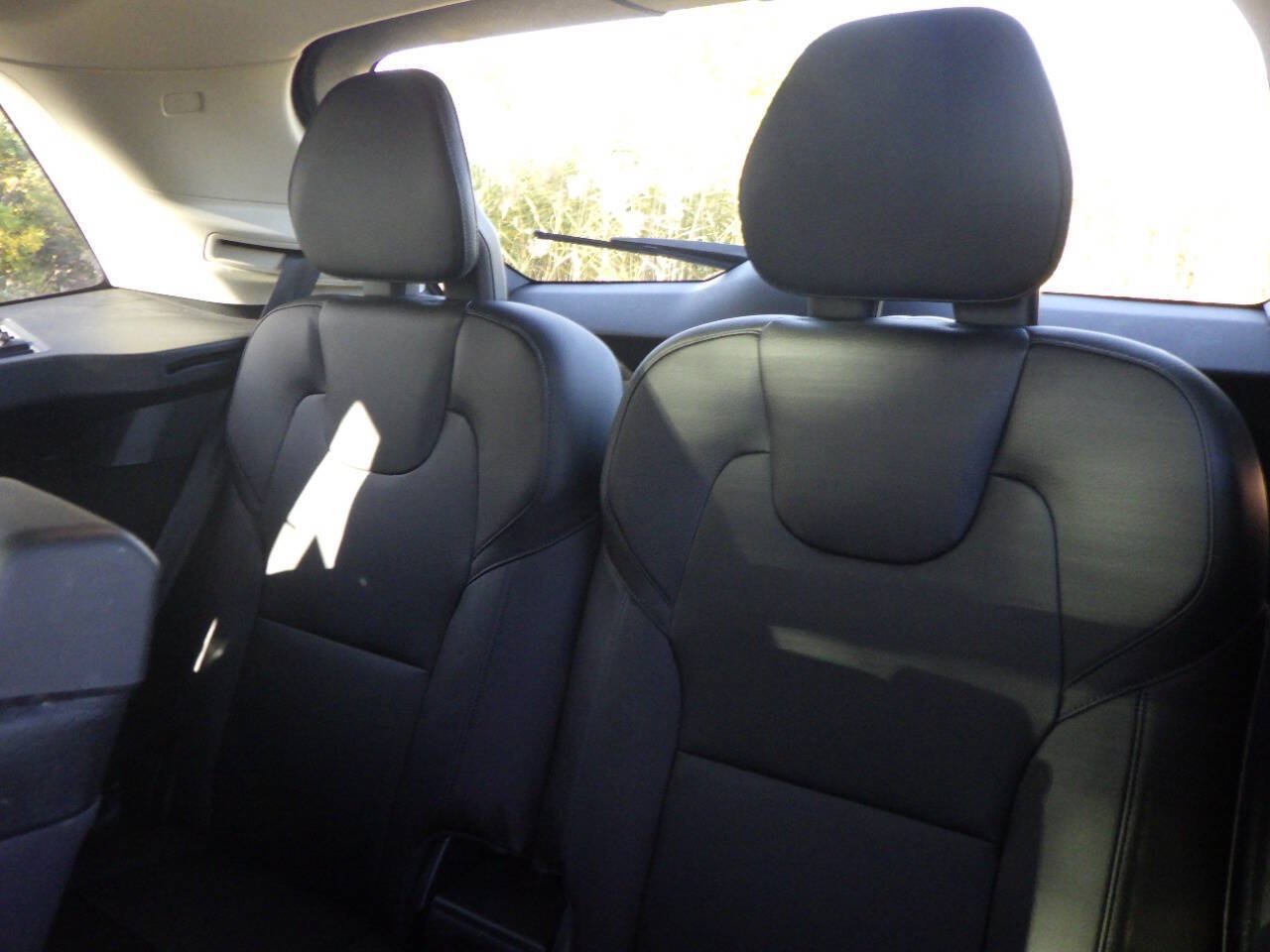 Used 2019 Volvo XC90 T5 Momentum w/ Multimedia Package AWD/4WD image 33
