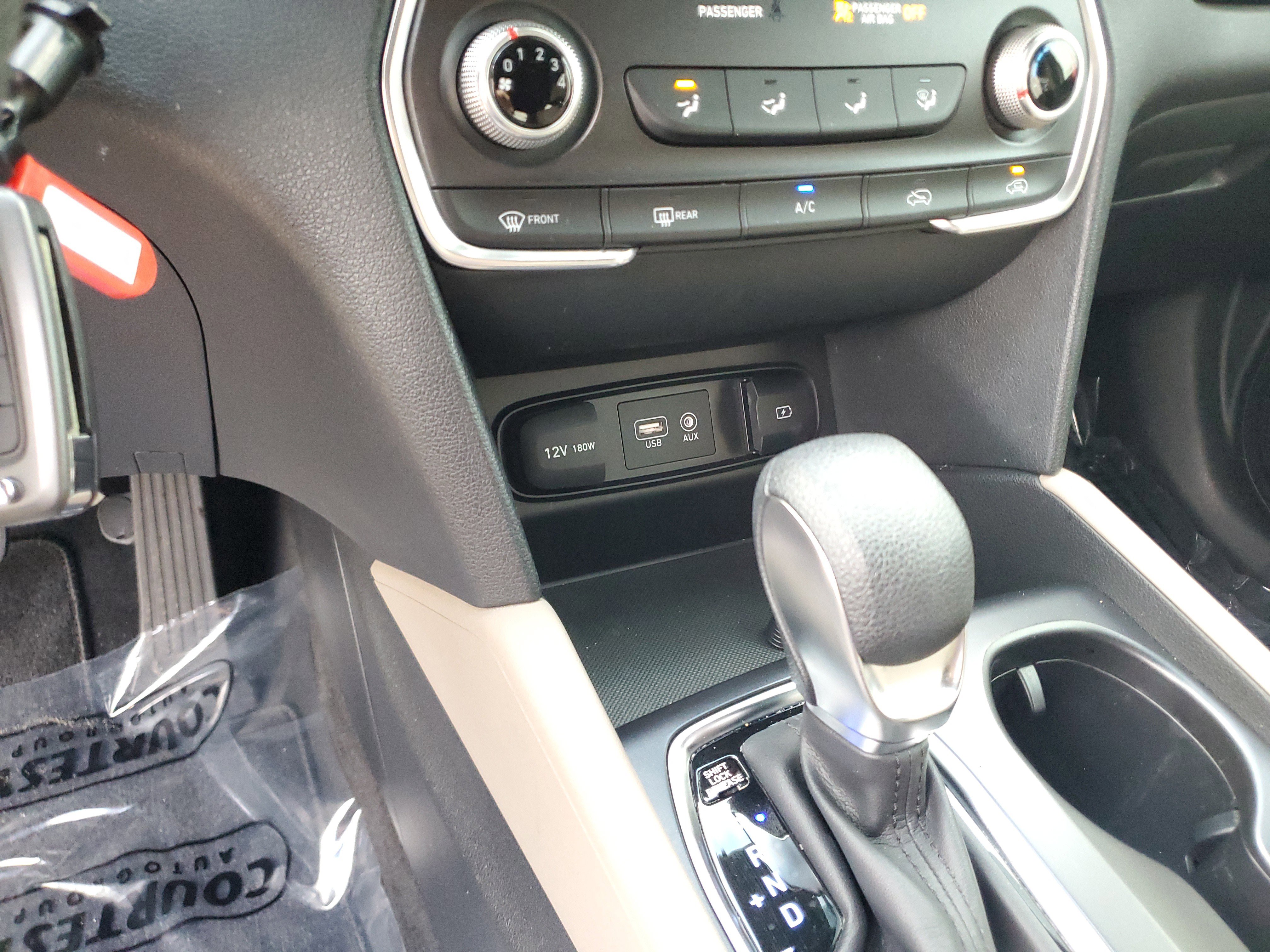 Used 2019 Hyundai Santa Fe SE image 24