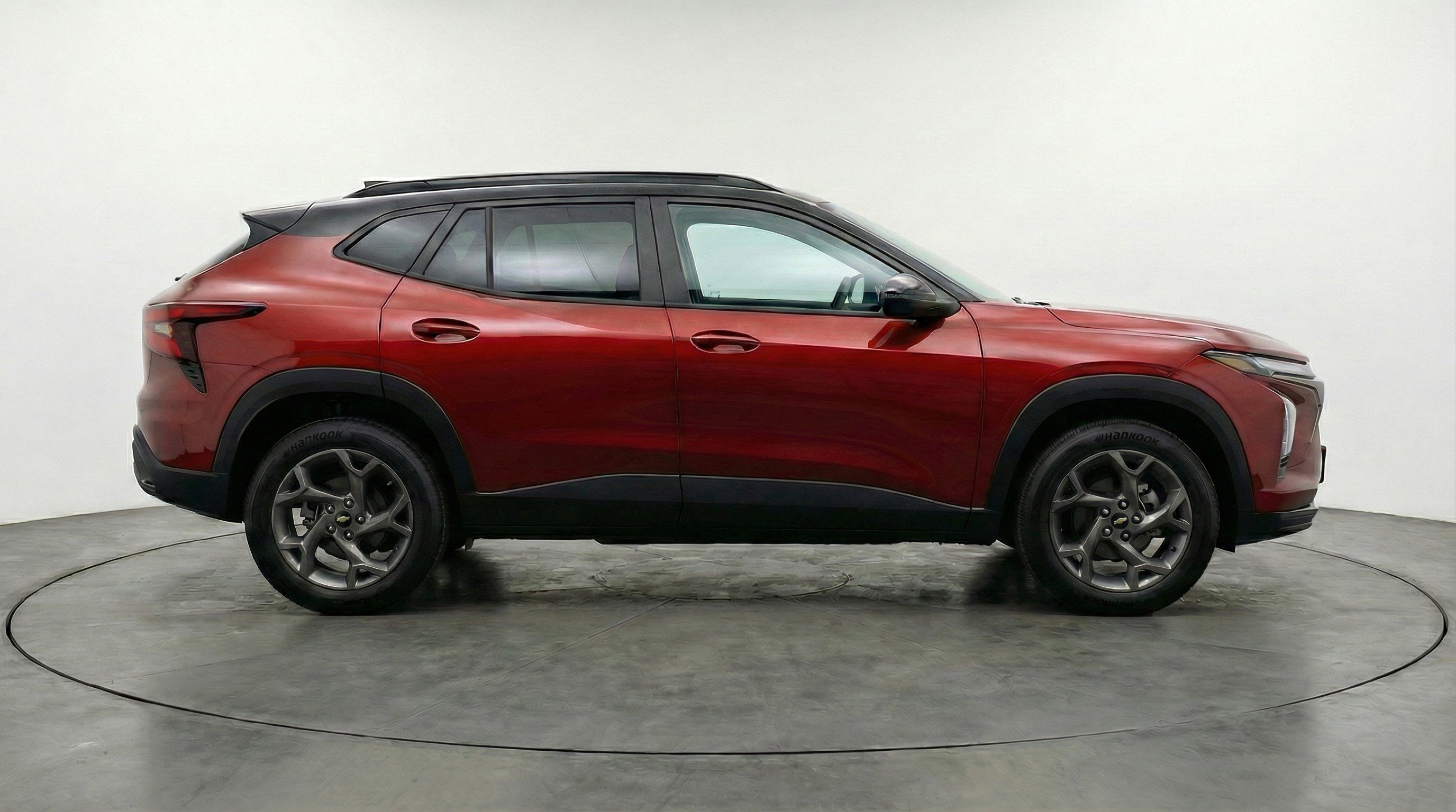 Used 2025 Chevrolet Trax LT FWD image 11
