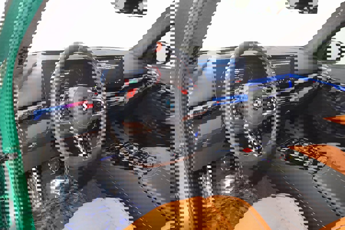 Used 2025 BMW M5 w/ Carbon Package image 38