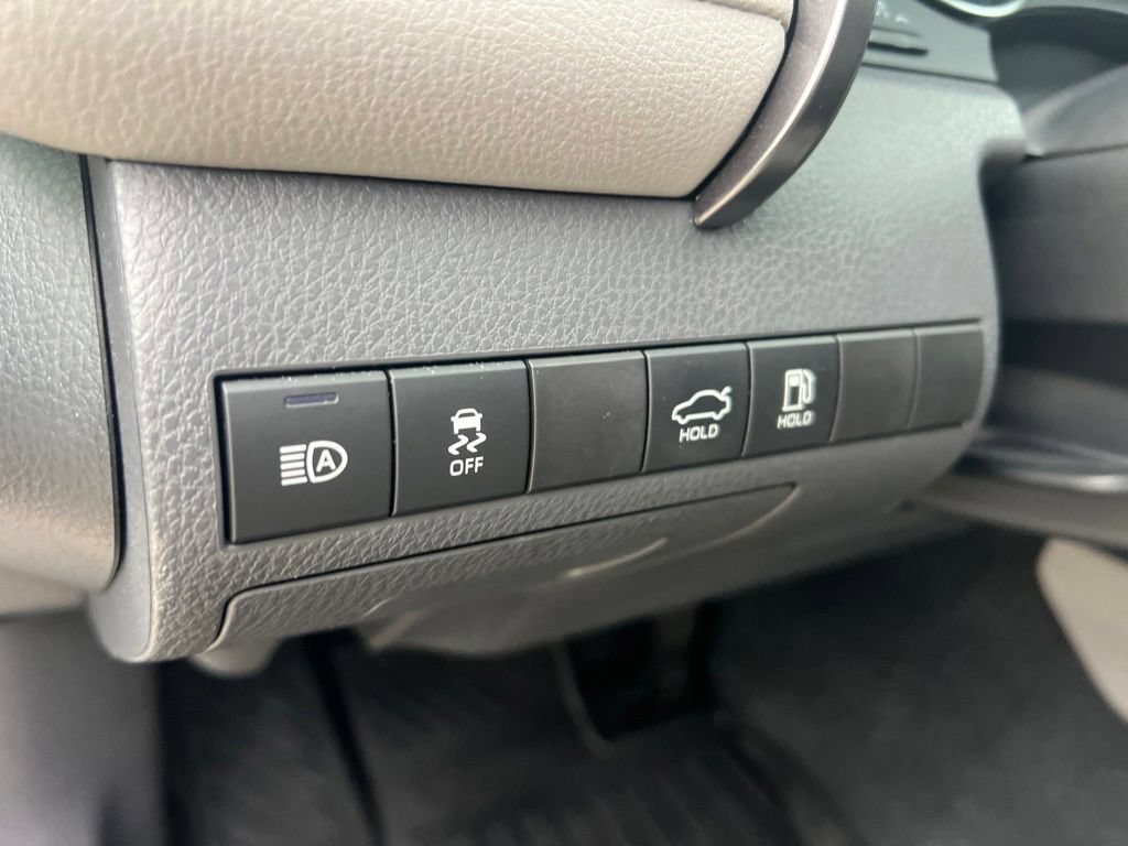 Used 2020 Toyota Camry SE FWD image 33