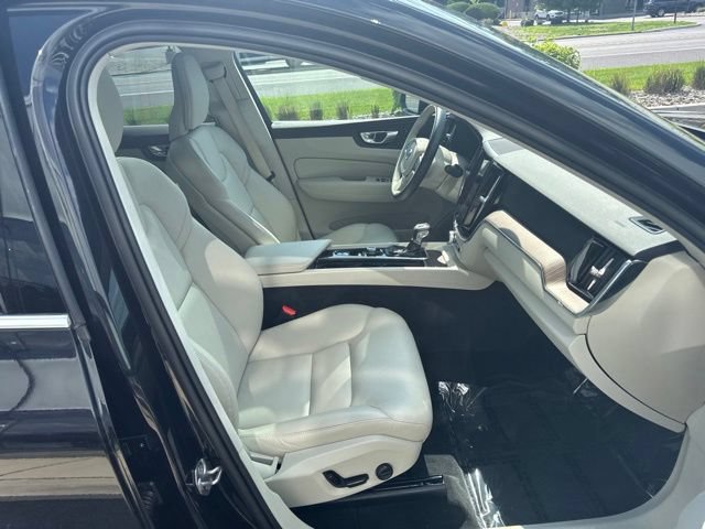 Used 2021 Volvo XC60 T5 Momentum w/ Climate Package AWD/4WD image 15
