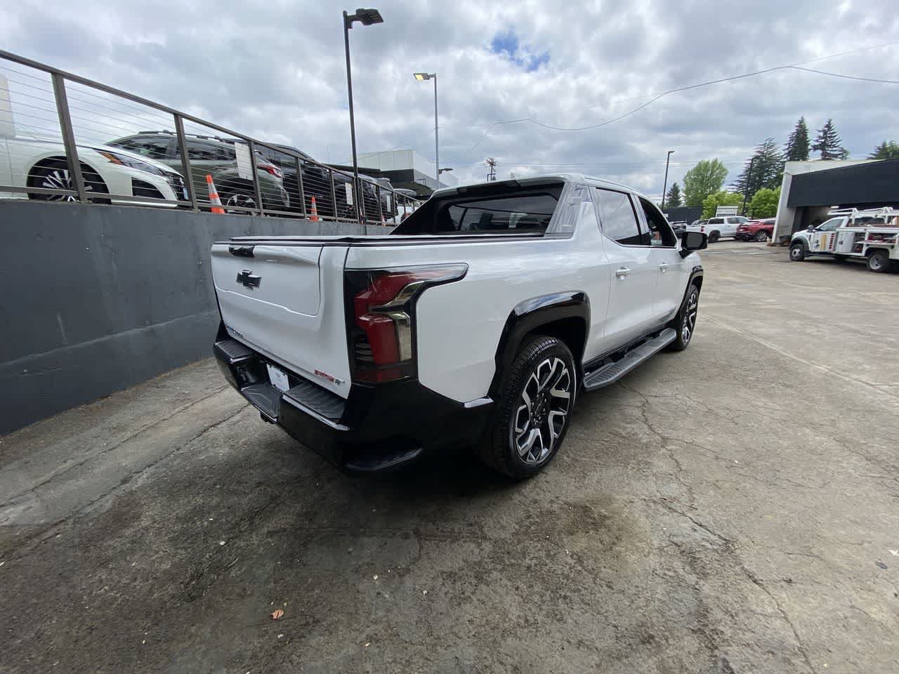 Used 2025 Chevrolet Silverado EV RST AWD/4WD image 6