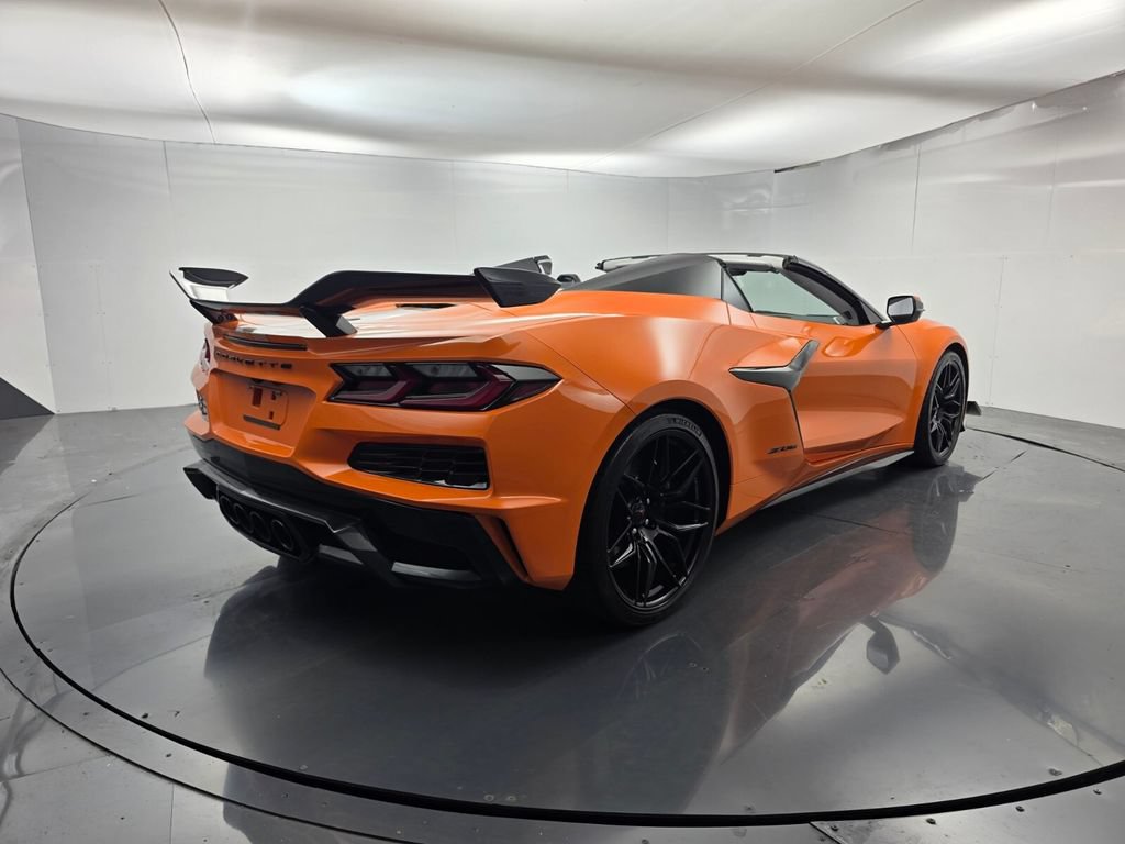 Used 2024 Chevrolet Corvette Z06 w/ Stealth Interior Trim Package RWD image 4