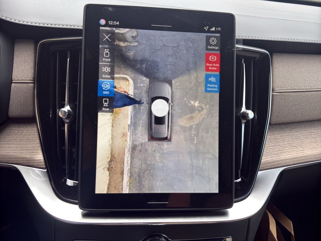 New 2026 Volvo XC90 T8 Plus w/ Protection Package Premier image 32