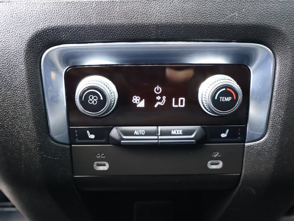 Used 2023 GMC Yukon XL SLT w/ SLT Luxury Package AWD/4WD image 32
