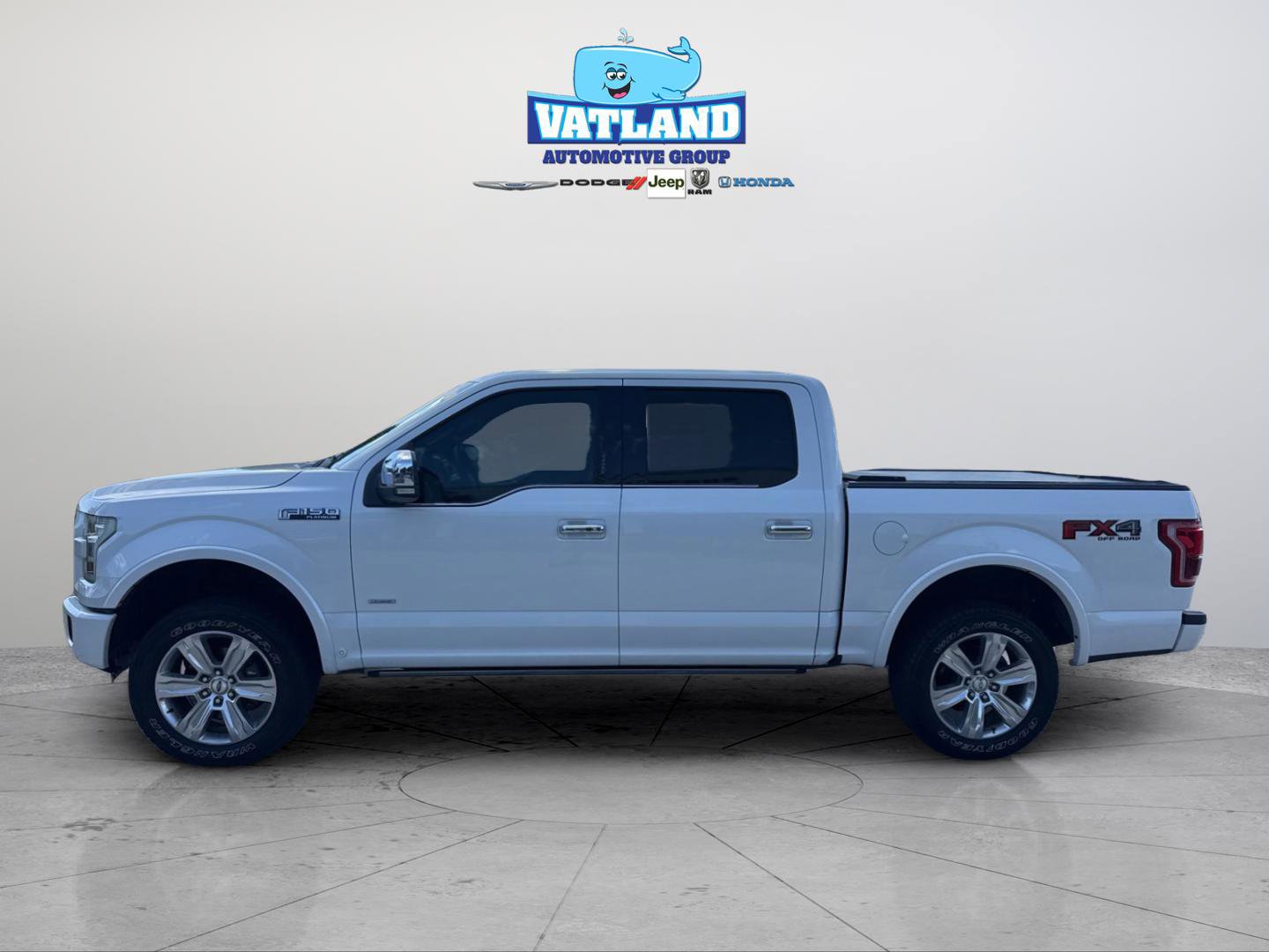 Used 2015 Ford F150 Platinum w/ Equipment Group 701A Luxury AWD/4WD image 3
