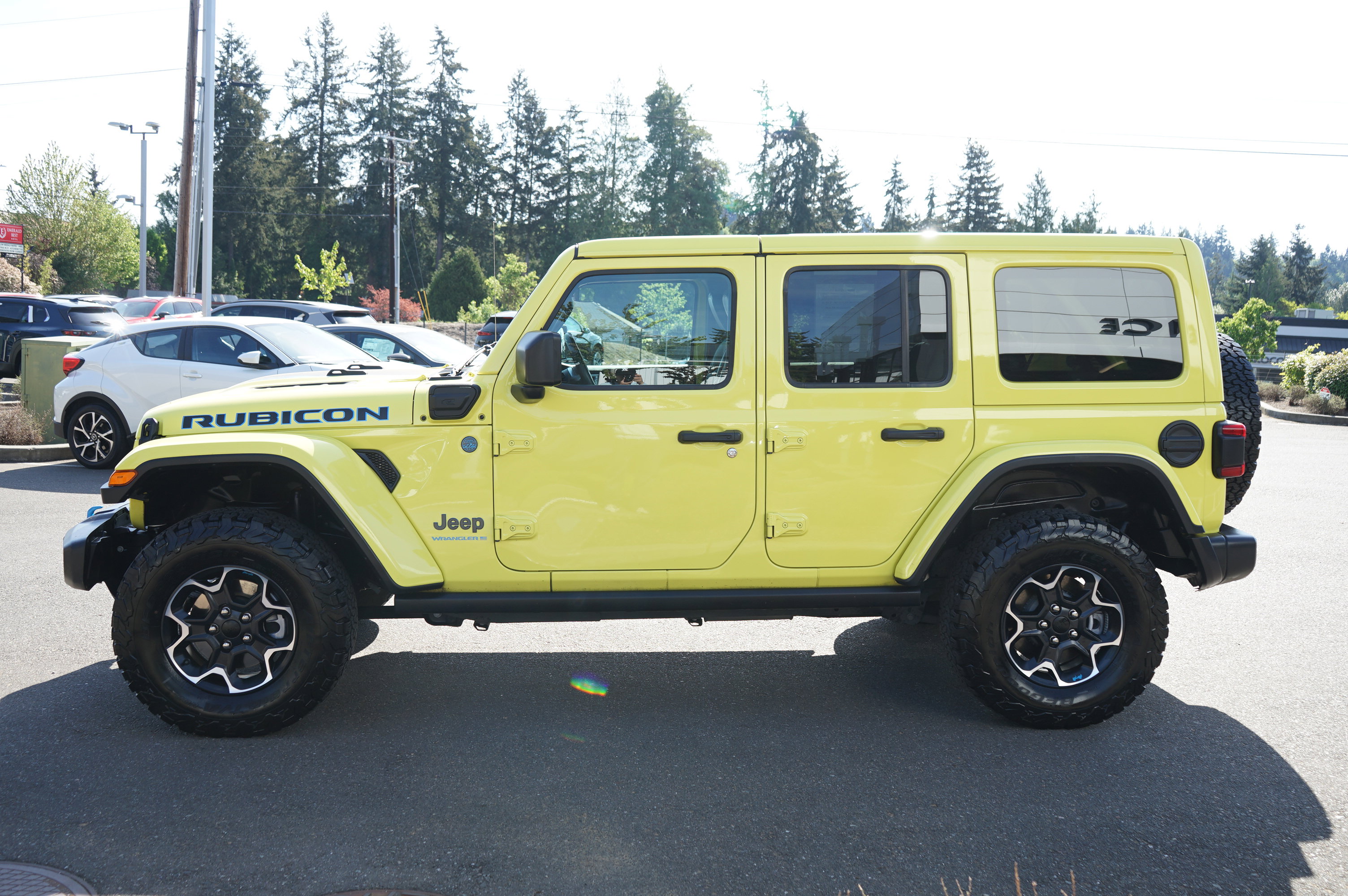 Used 2023 Jeep Wrangler Unlimited Rubicon 4xe w/ Cold Weather Group AWD/4WD image 7