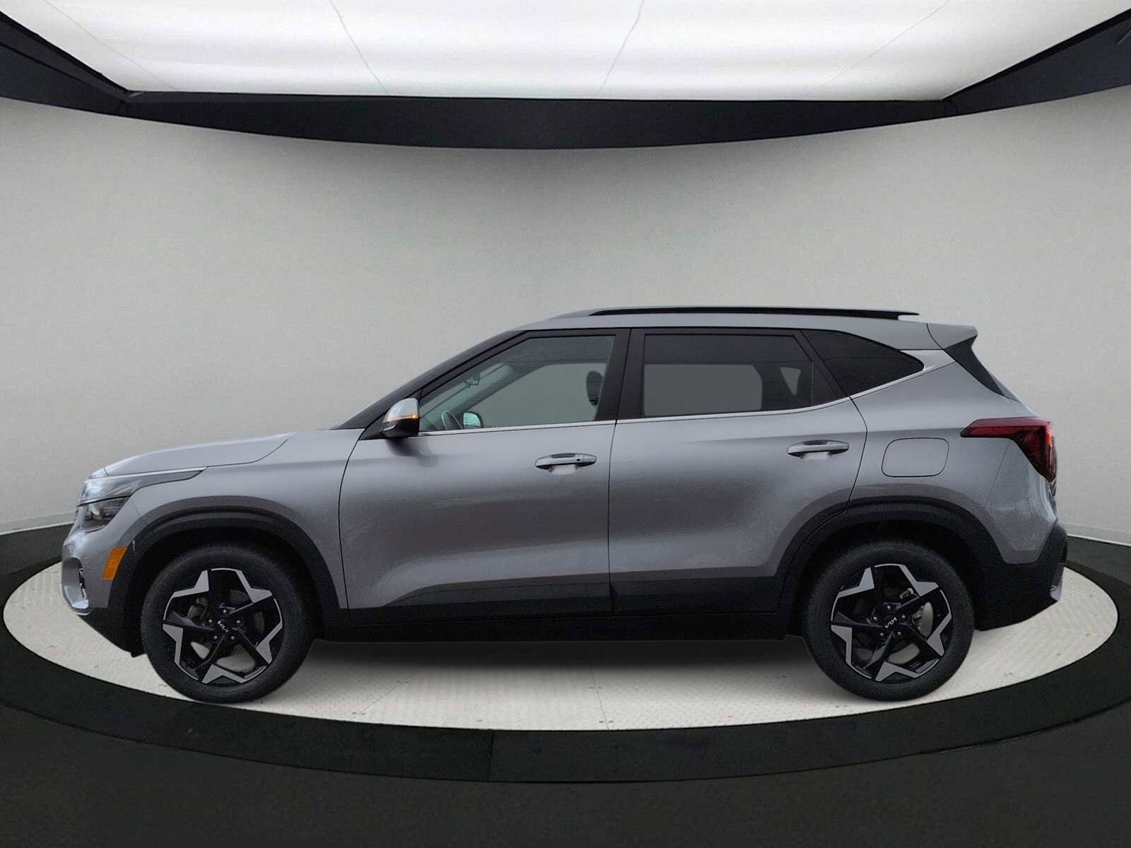 Used 2024 Kia Seltos EX image 5