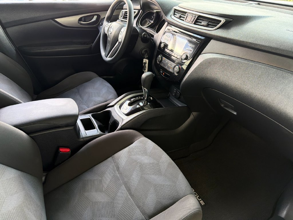 Used 2016 Nissan Rogue S w/ Appearance Package FWD image 16