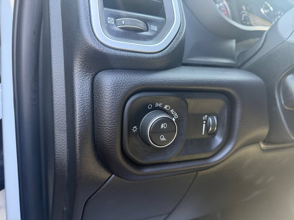 Used 2024 RAM 3500 Big Horn w/ Sport Appearance Package AWD/4WD image 18