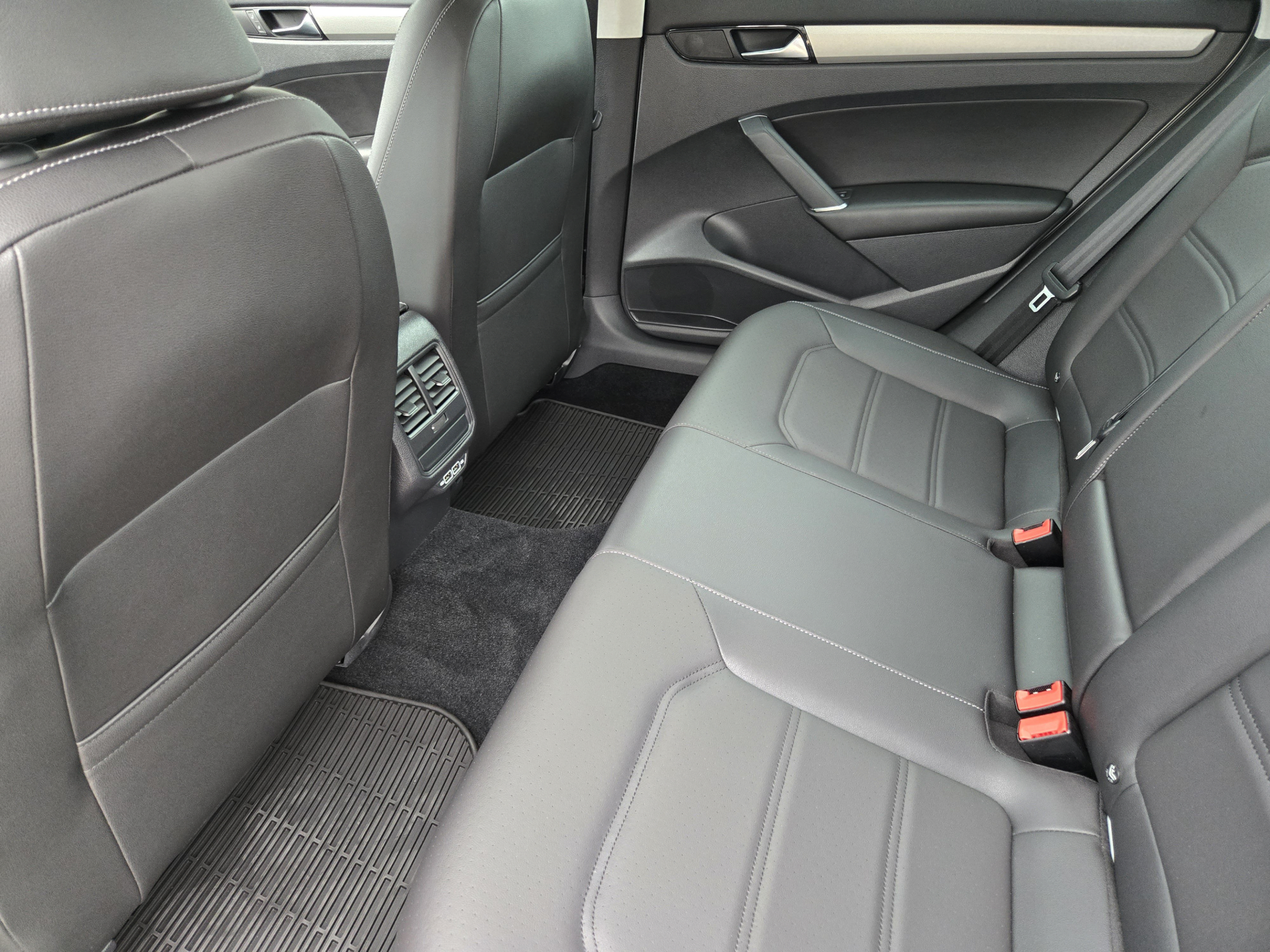 Used 2020 Volkswagen Passat 2.0T SE w/ Sunroof Package FWD image 28