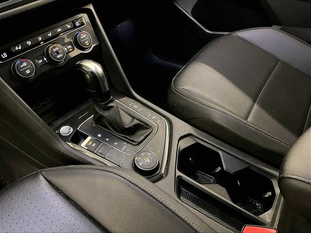 Used 2020 Volkswagen Tiguan SEL AWD/4WD image 17