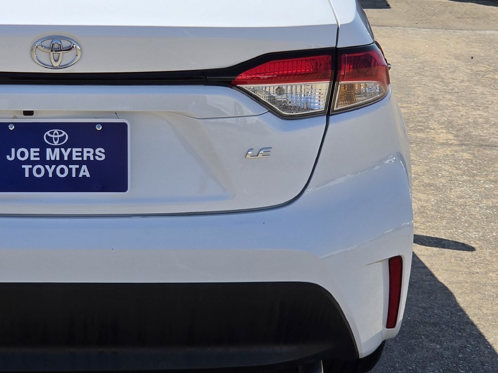 Used 2026 Toyota Corolla LE FWD image 9