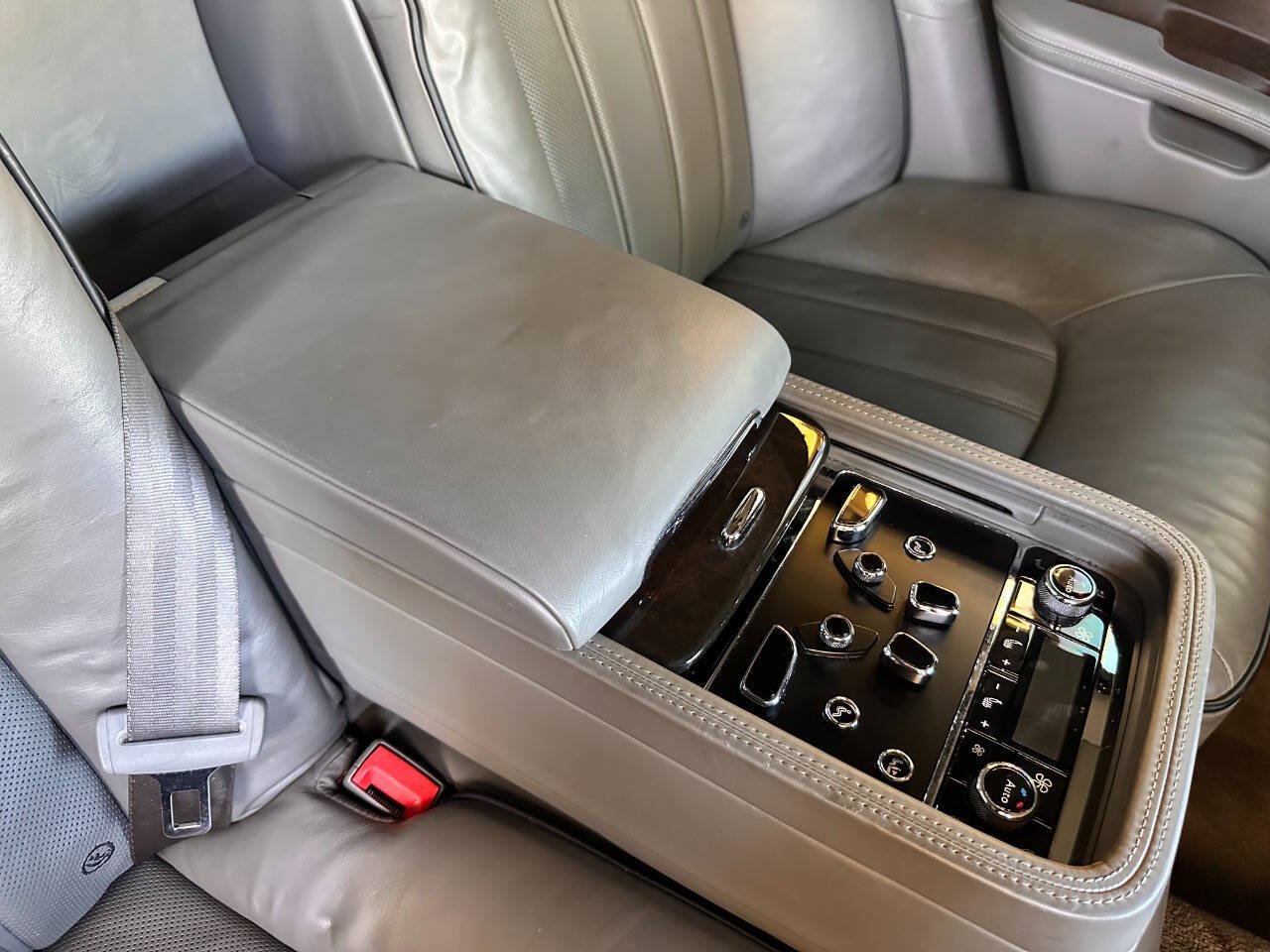 Used 2011 Bentley Mulsanne RWD image 76