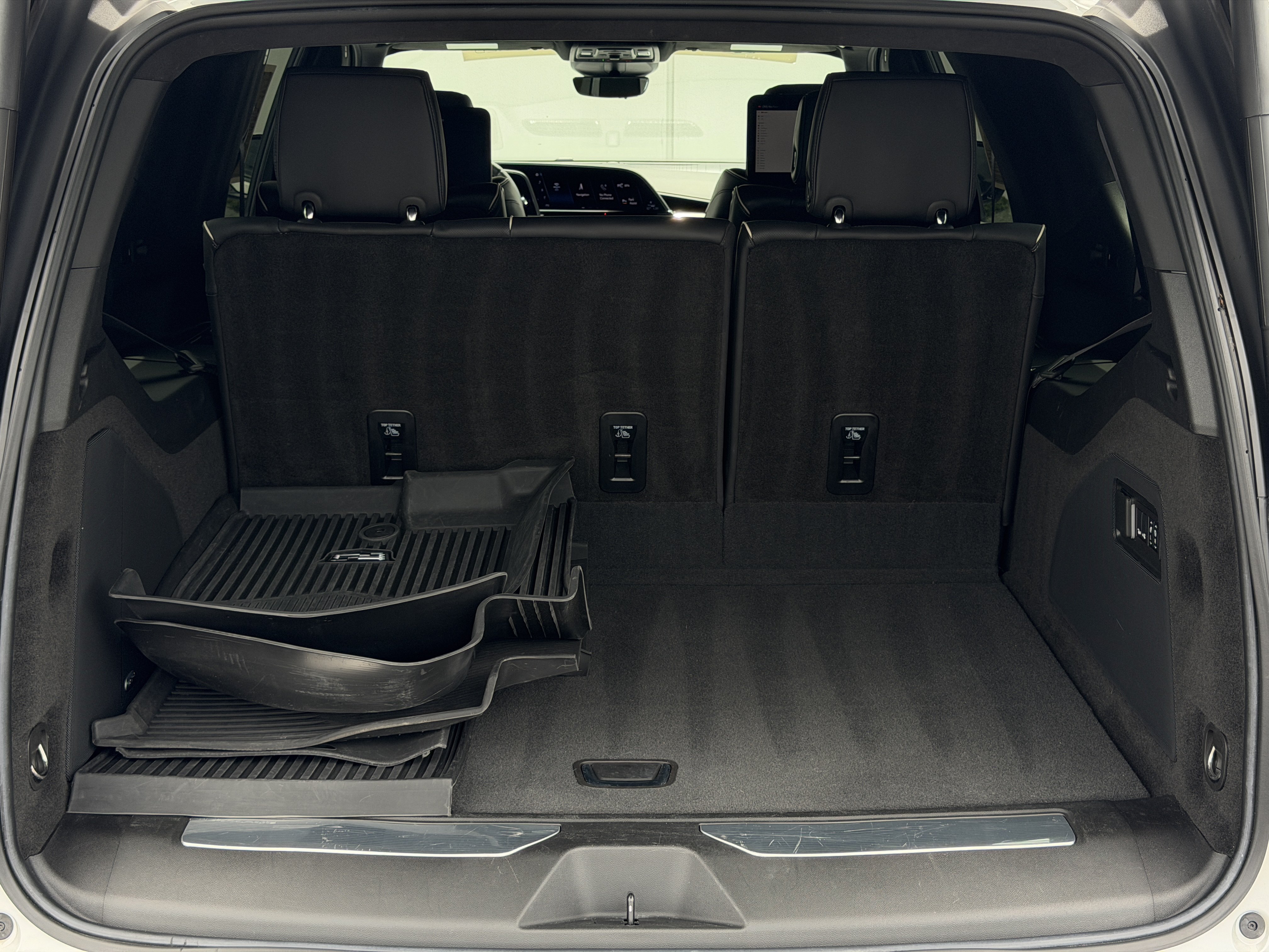 Certified 2024 Cadillac Escalade ESV Premium Luxury Platinum w/ LPO, Floor Liner Package AWD/4WD image 11