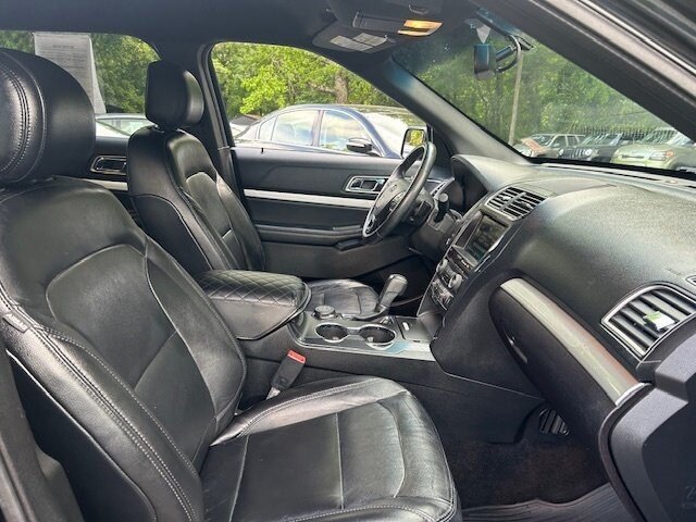 Used 2016 Ford Explorer XLT w/ Equipment Group 202A AWD/4WD image 33