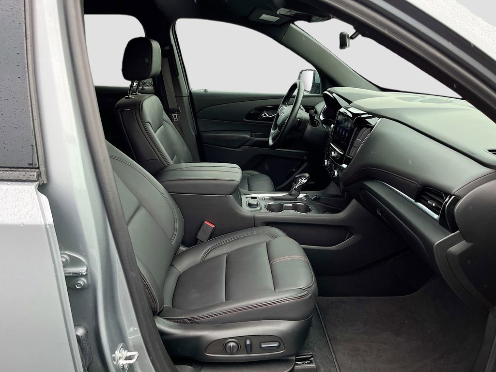 Used 2023 Chevrolet Traverse RS image 30