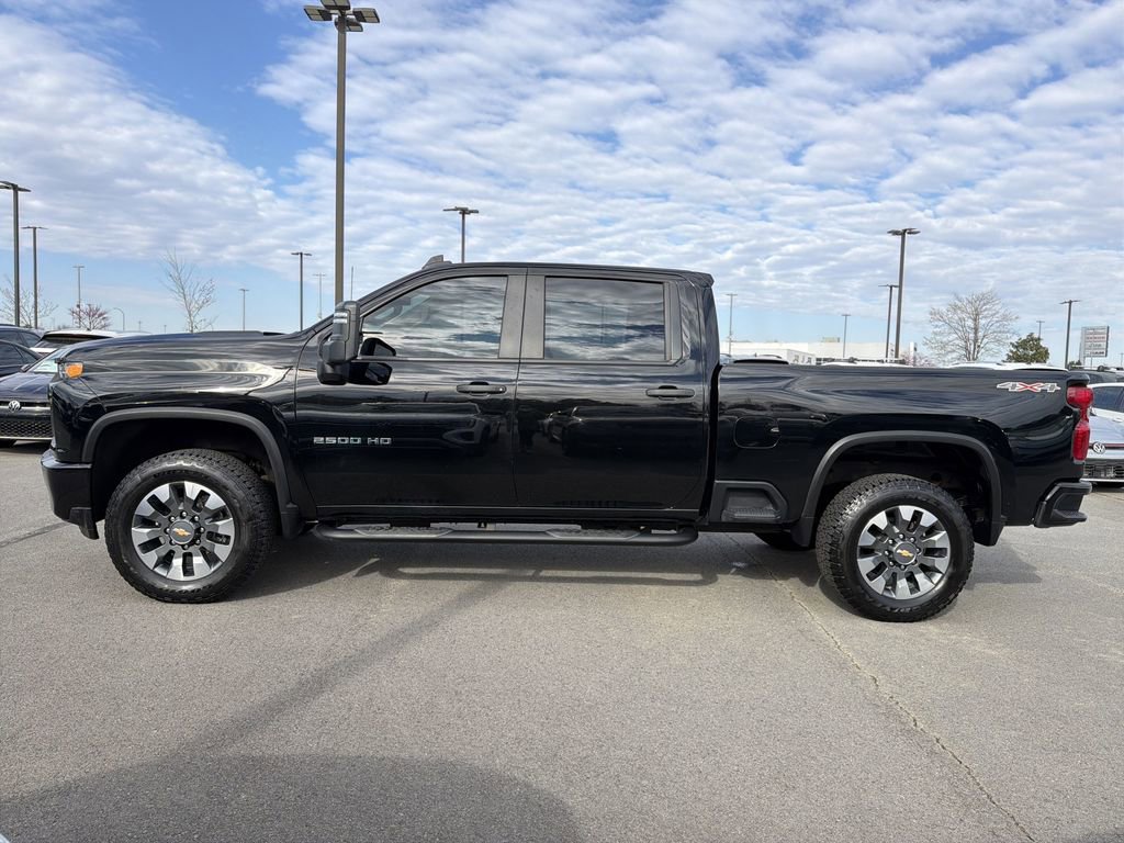 Used 2022 Chevrolet Silverado 2500 Custom w/ Custom Value Package image 2