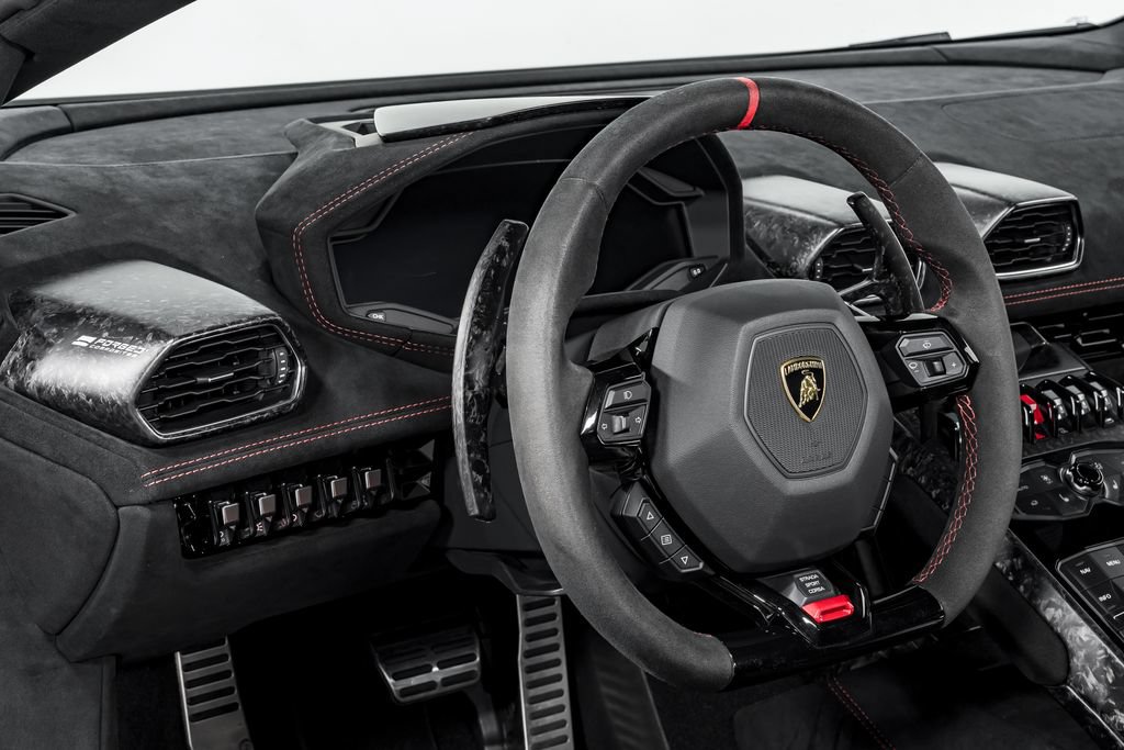 Used 2018 Lamborghini Huracan Performante AWD/4WD image 13