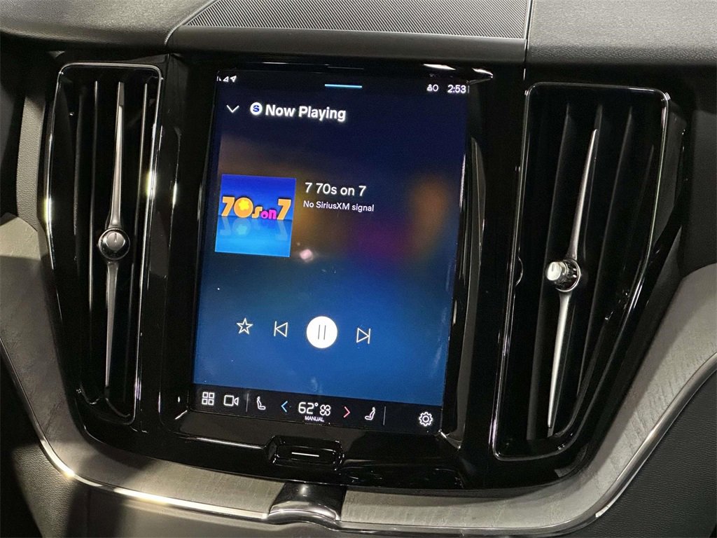 Used 2025 Volvo XC60 B5 Plus image 3