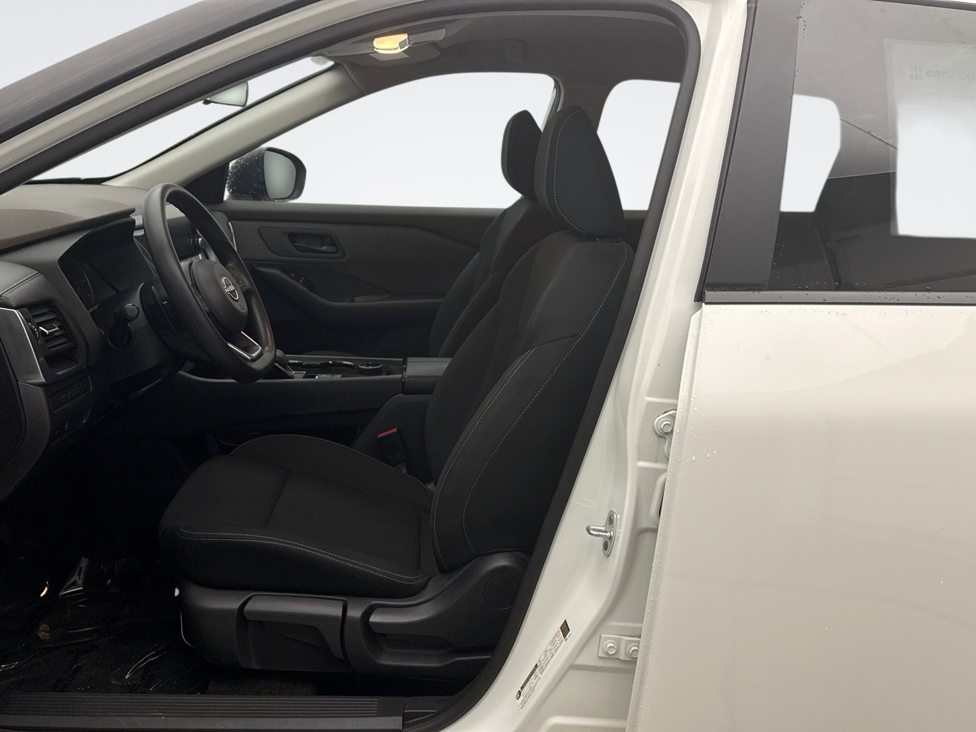 Used 2023 Nissan Rogue S image 11