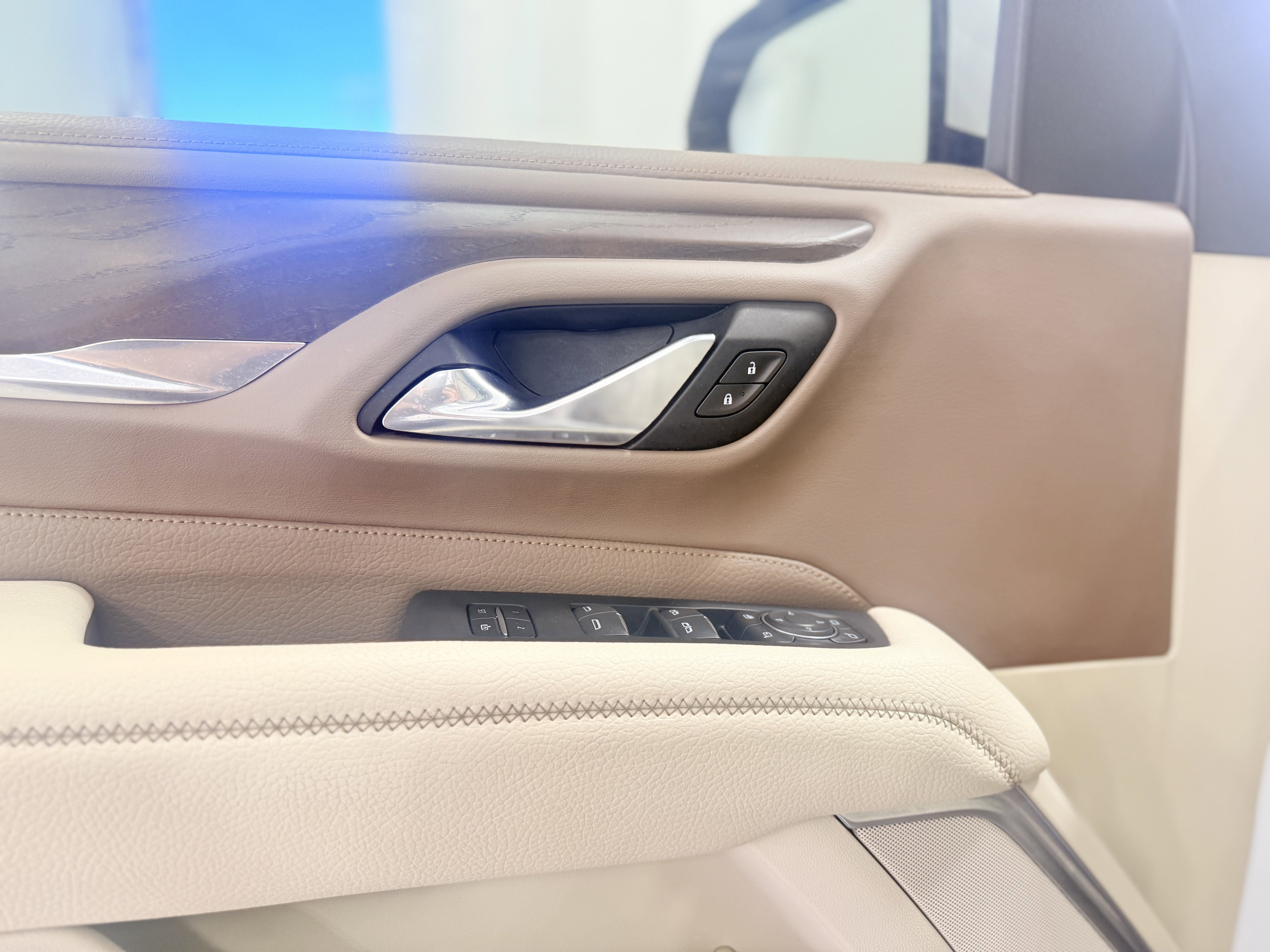 Used 2021 GMC Yukon Denali w/ Denali Premium Package image 15