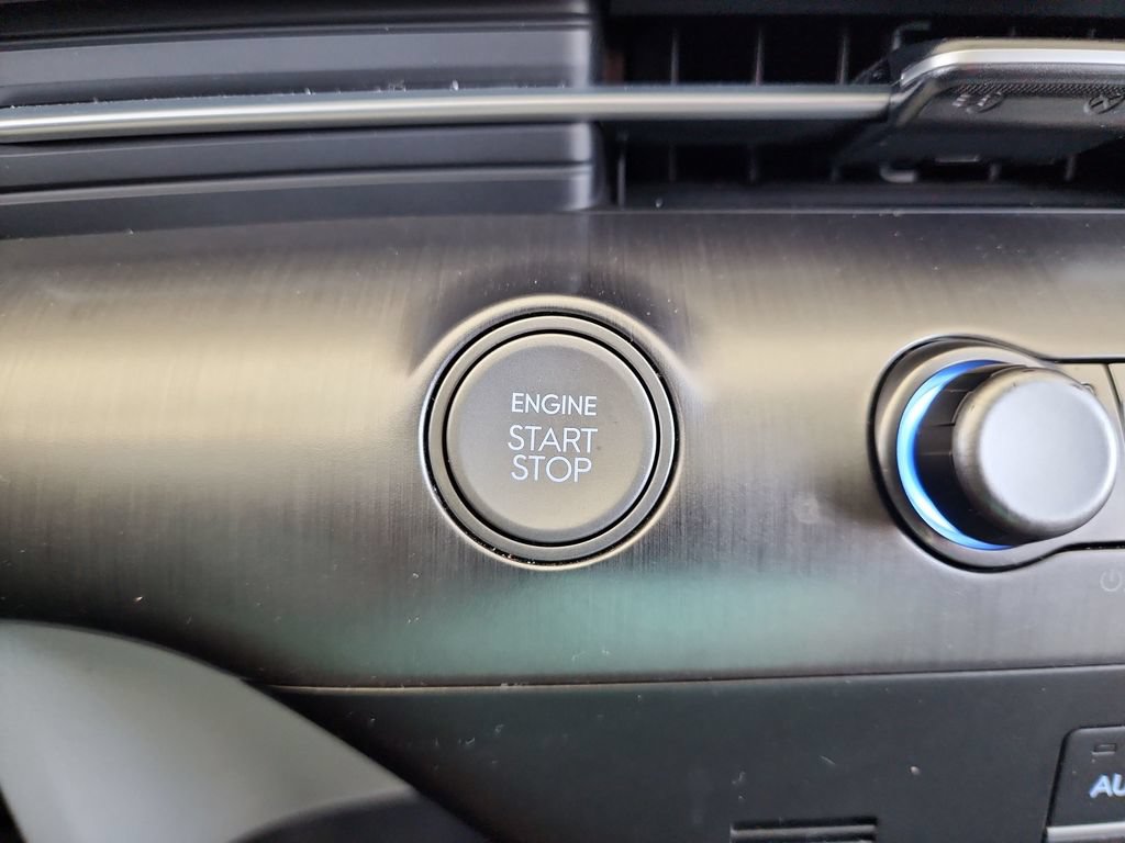 Used 2025 Hyundai Kona SEL AWD/4WD image 24