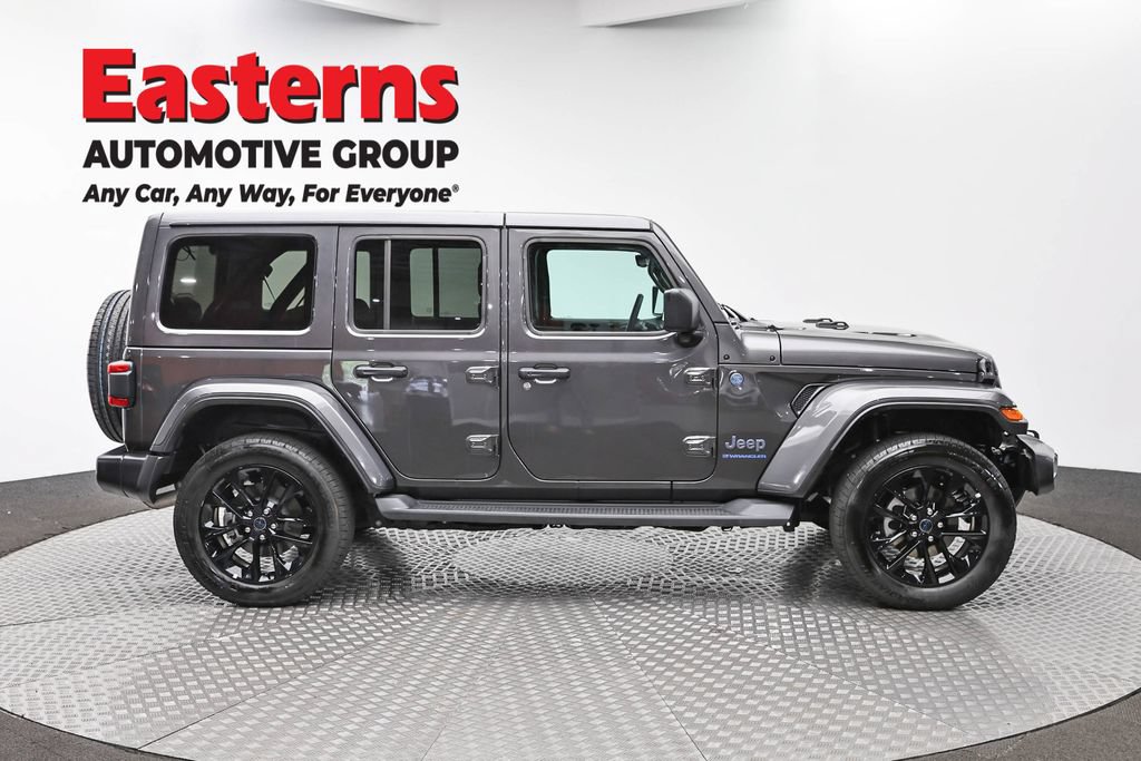 Used 2025 Jeep Wrangler Unlimited Sahara AWD/4WD image 4