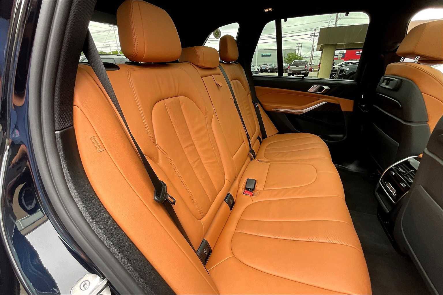 Used 2022 BMW X5 xDrive40i w/ M Sport Package image 16