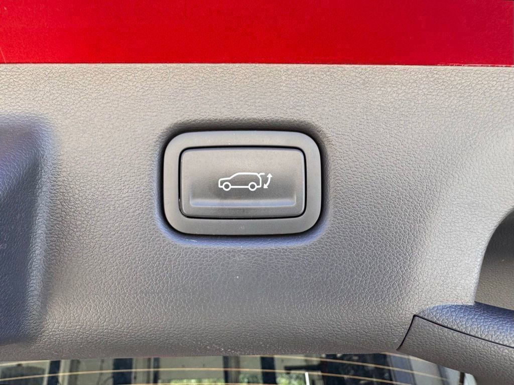 Used 2025 Hyundai Kona Limited image 18